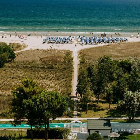 ואסטו Hotel Holiday מראה חיצוני תמונה