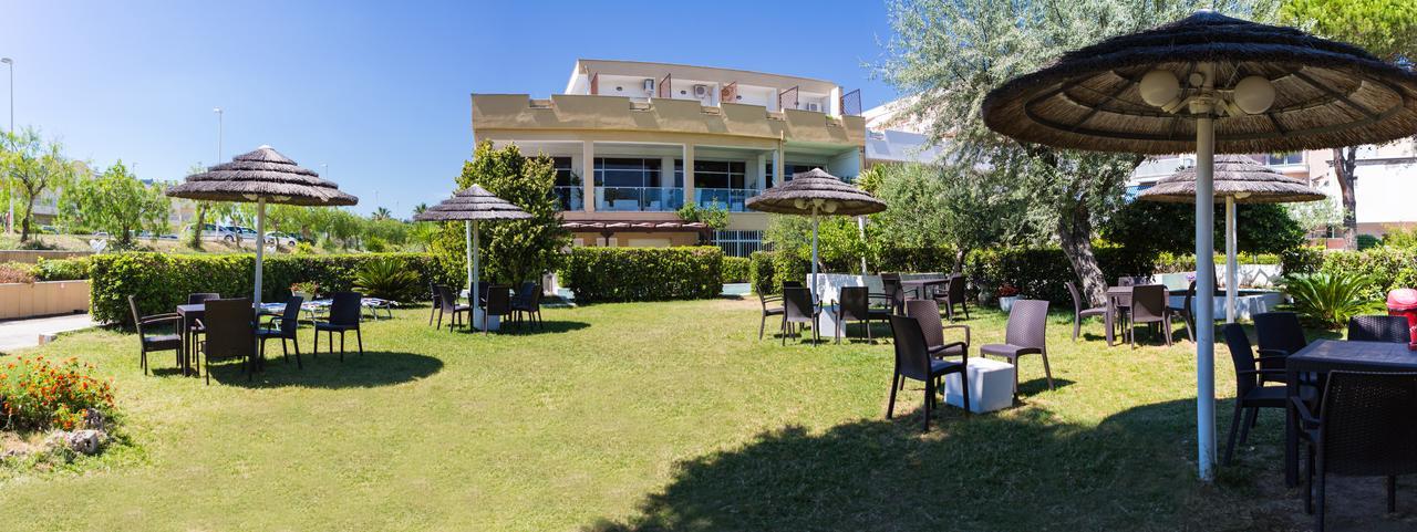ואסטו Hotel Holiday מראה חיצוני תמונה