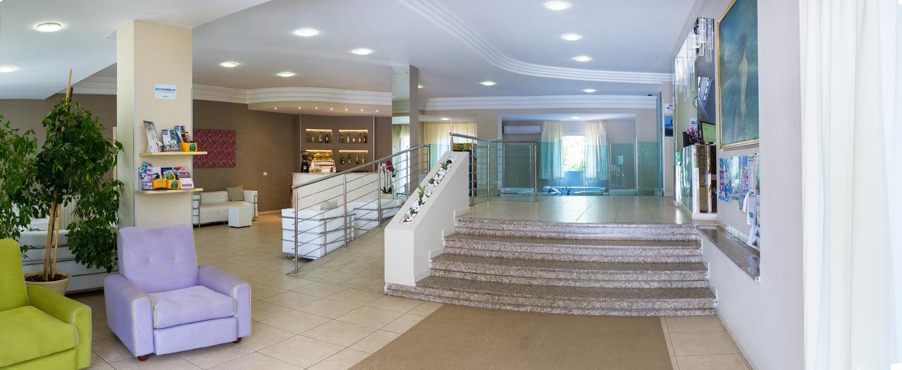 ואסטו Hotel Holiday מראה חיצוני תמונה